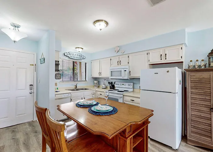 Partial Lagoon-view Charming With Access Minutes Away