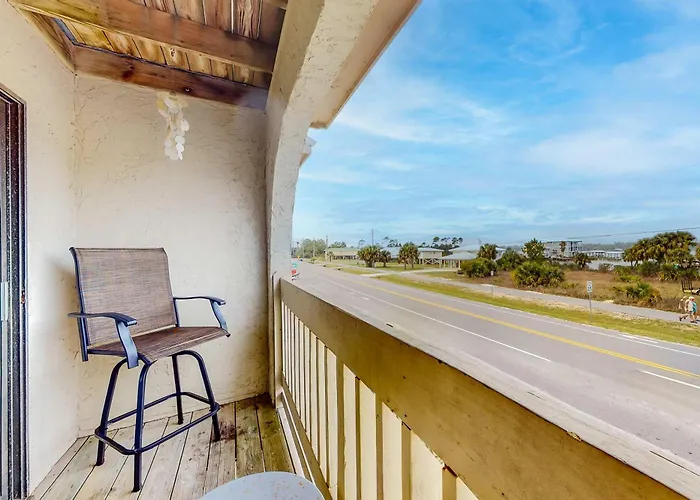 Partial Lagoon-view Charming With Access Minutes Away